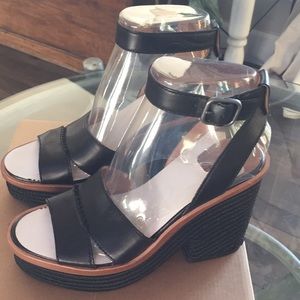 Ugg Women’s Carine Sandals